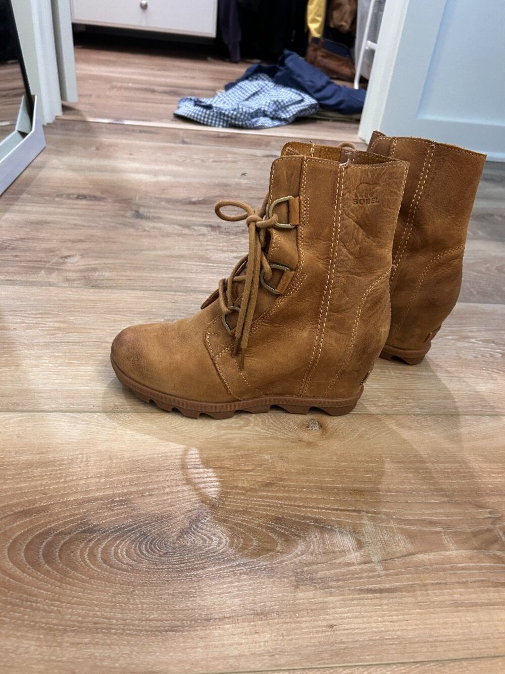 Sorel Joan of Arctic Wedge Leather Lace-Up Boots – Size 9